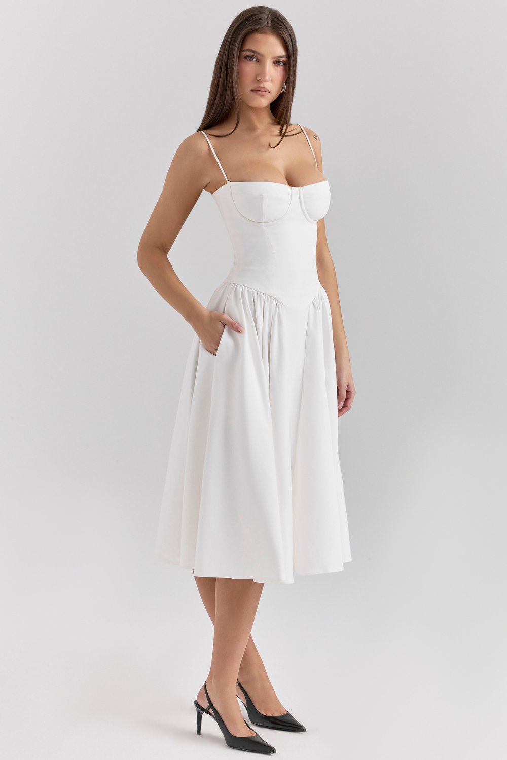 Seraphina – Maxikleid aus gerafftem Satin
