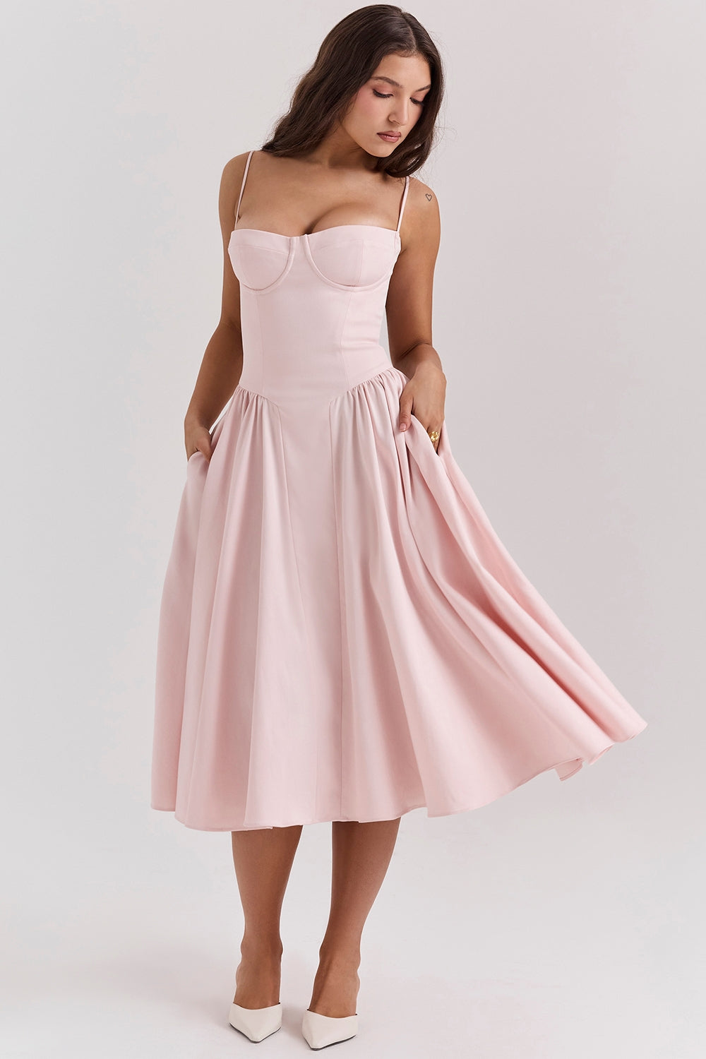 Seraphina – Maxikleid aus gerafftem Satin